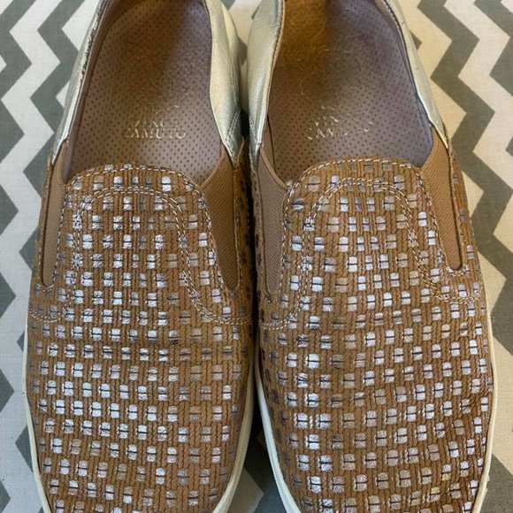 Vince Camuto loafer sneaker, size 7.5 - Picture 9 of 12
